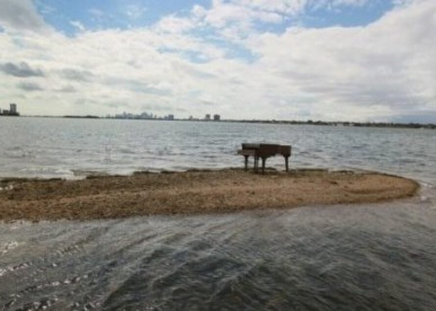 USA: le piano mystérieusement abandonné sur un banc de sable a été emporté