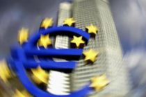EUROPE: L’euro en route vers 1,45 dollar