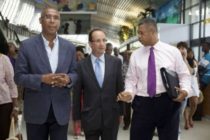 PS: François Hollande aux Antilles dénonce les promesses “non tenues” de Sarkozy