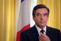 france : Fillon cible des attaques de la gauche, deux ministres à sa rescousse