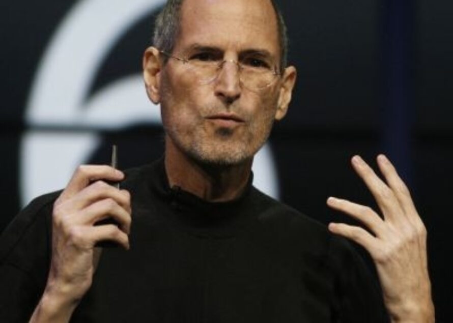 Steve Jobs quitte la direction d’Apple, Tim Cook lui succède