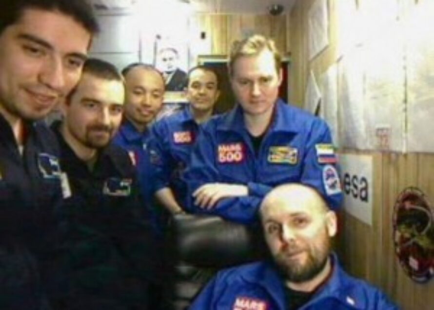 Russie: six volontaires de retour après 520 jours de voyage simulé sur Mars
