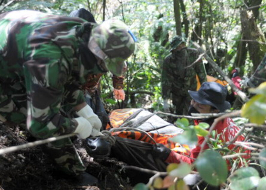 Crash SuperJet 100: Boîtes noires activement recherchées.