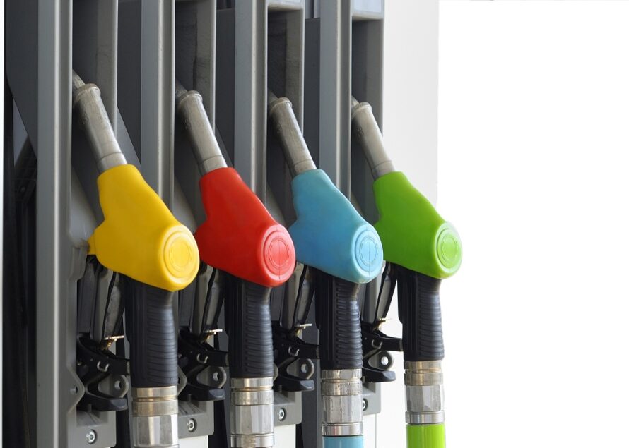 Carburants: les prix à la pompe vont baisser de 6 centimes par litre, pas plus