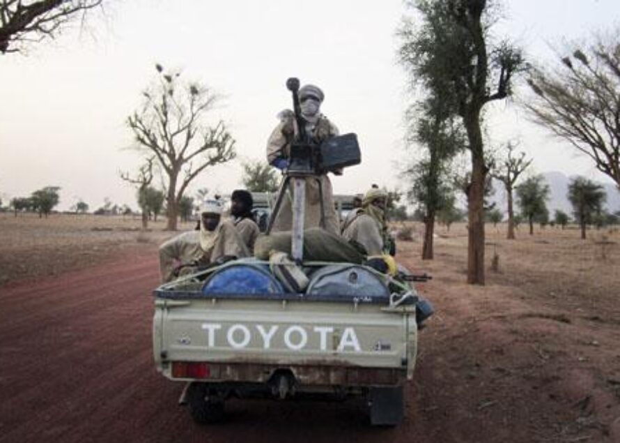 Mali : multiples raids aériens, le soutien militaire international se mobilise