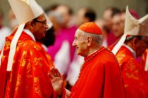 Vatican: les cardinaux dans la chapelle Sixtine pour un conclave historique