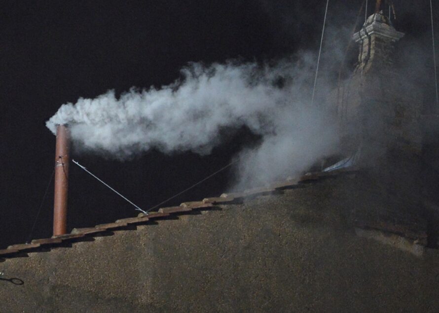 Fumée blanche au Vatican : le nouveau pape élu