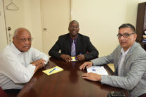 Sint Maarten : Minister Lake meets with Director of Sint Maarten House