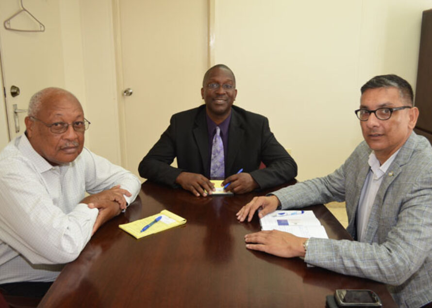 Sint Maarten : Minister Lake meets with Director of Sint Maarten House