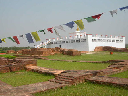 Zone archéologique dans le jardin sacré du Lumbini, lieu de naissance du Bouddha © UNESCO