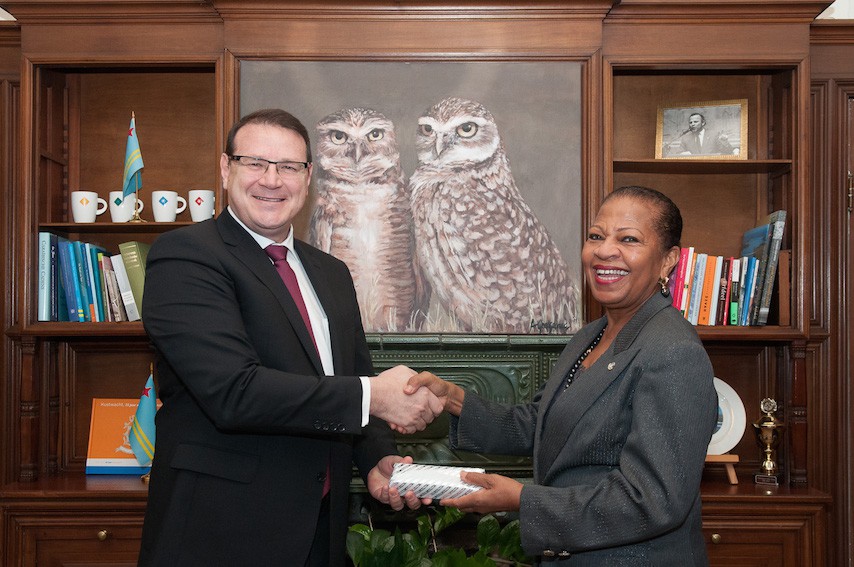 Sint Maarten’s Minister Plenipotentiary Hon. Josianne Fleming-Artsen (right) receiving a gift from Aruba’s Minister Plenipotentiary Hon. Adolphus Boekhoudt (left). Nico van der Ven Photo