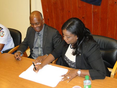 Ministers signing M.O.U.