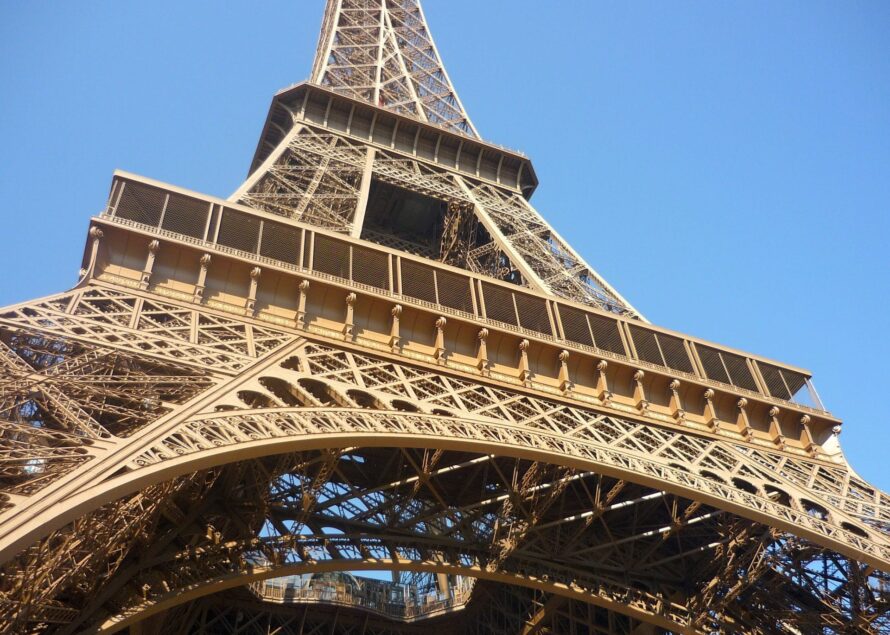 Paris : La tour Eiffel fermée au public par crainte d’un acte terroriste