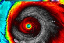 Mexique : l’ouragan géant Patricia faiblit en touchant la côte