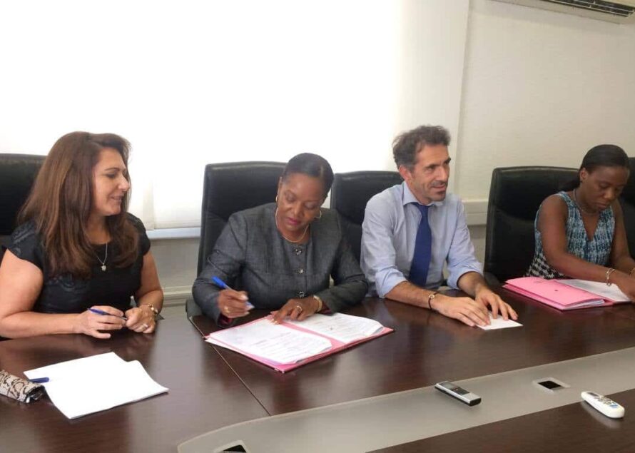 Signature de la convention pour la mise en place du micro-crédit à Saint-Martin