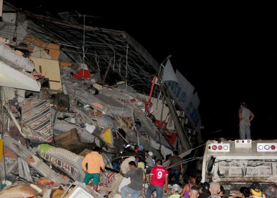 Un séisme de 7,8 en Équateur fait au moins 77 morts et 600 blessés