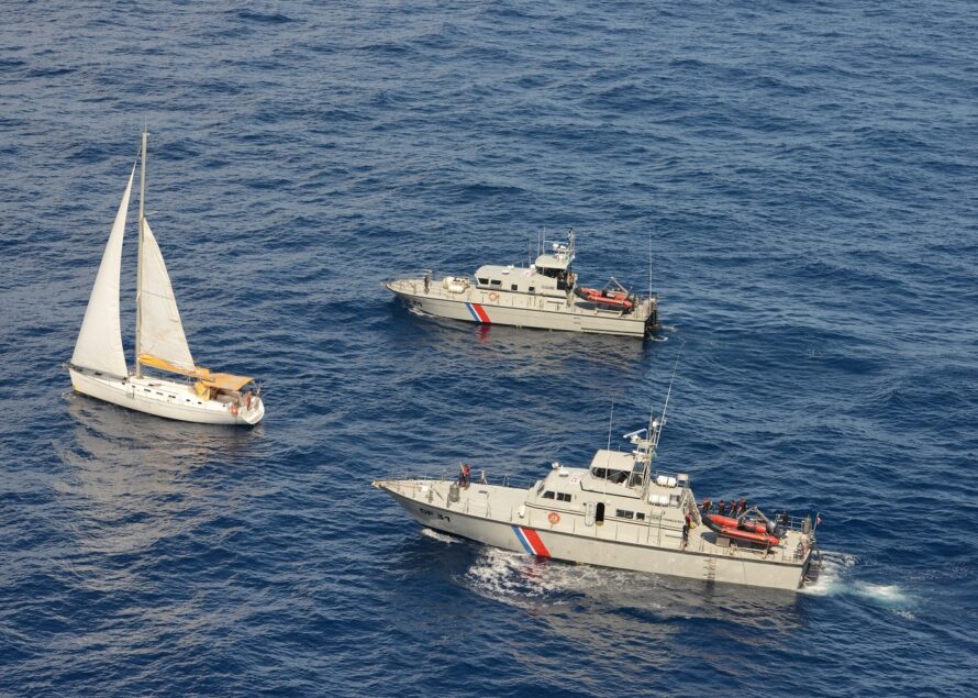 Antilles : Interception d’un voilier en haute mer, saisie de 588 kg de cocaïne