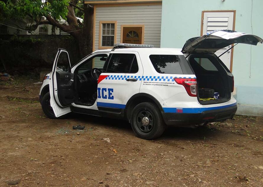 Sint Maarten police report : Suspect drives away with police vehicle