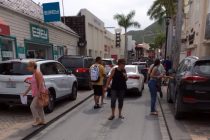 La police et le procureur de Sint-Maarten s’attaquent au stationnement interdit
